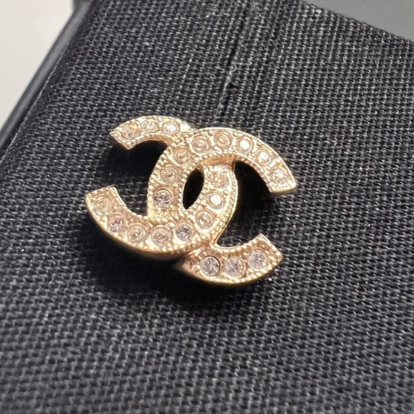 🔥CHANEL Crystal CC Earrings - Picture 6 of 9